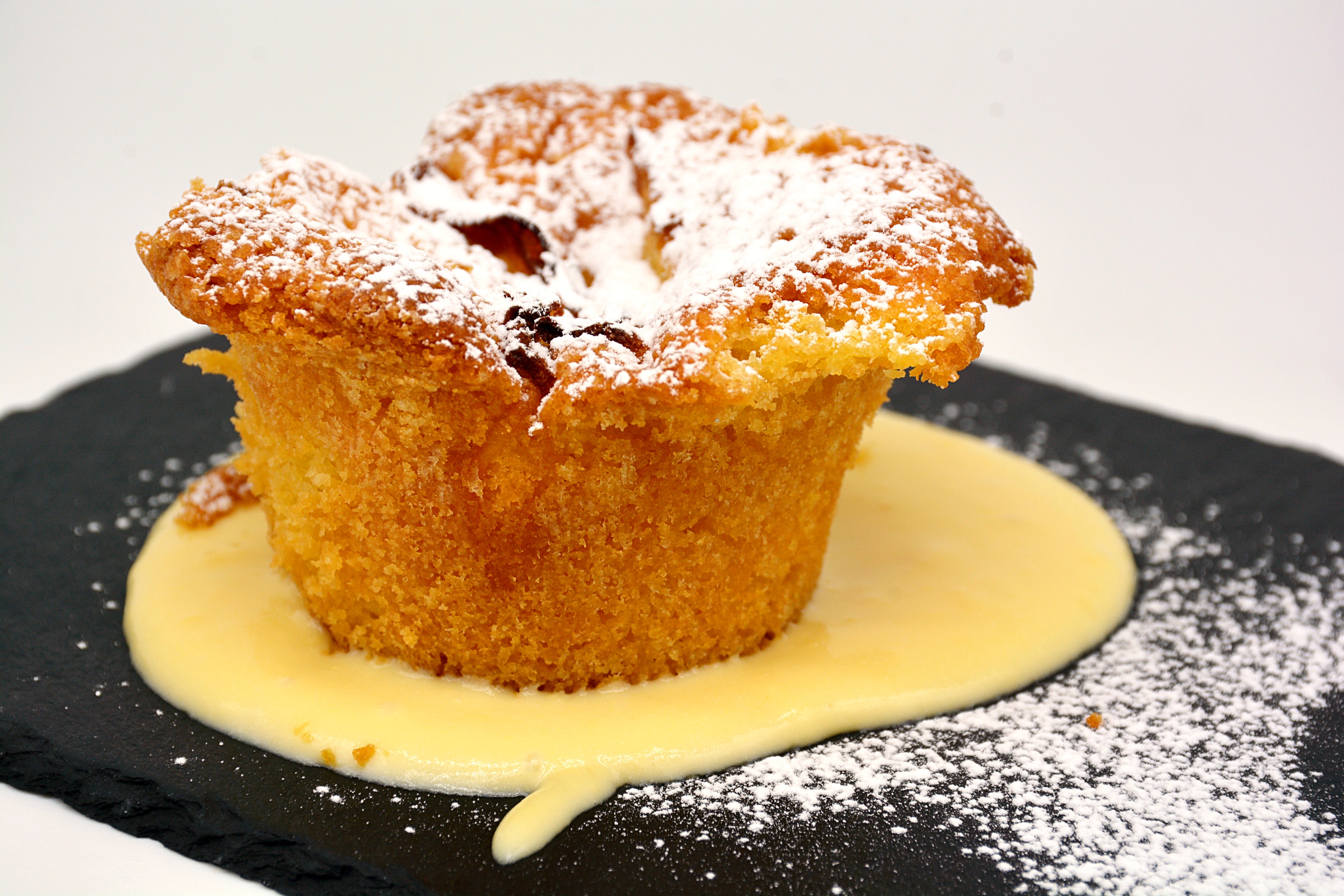 Tortina di mele con crema inglese alla cannella