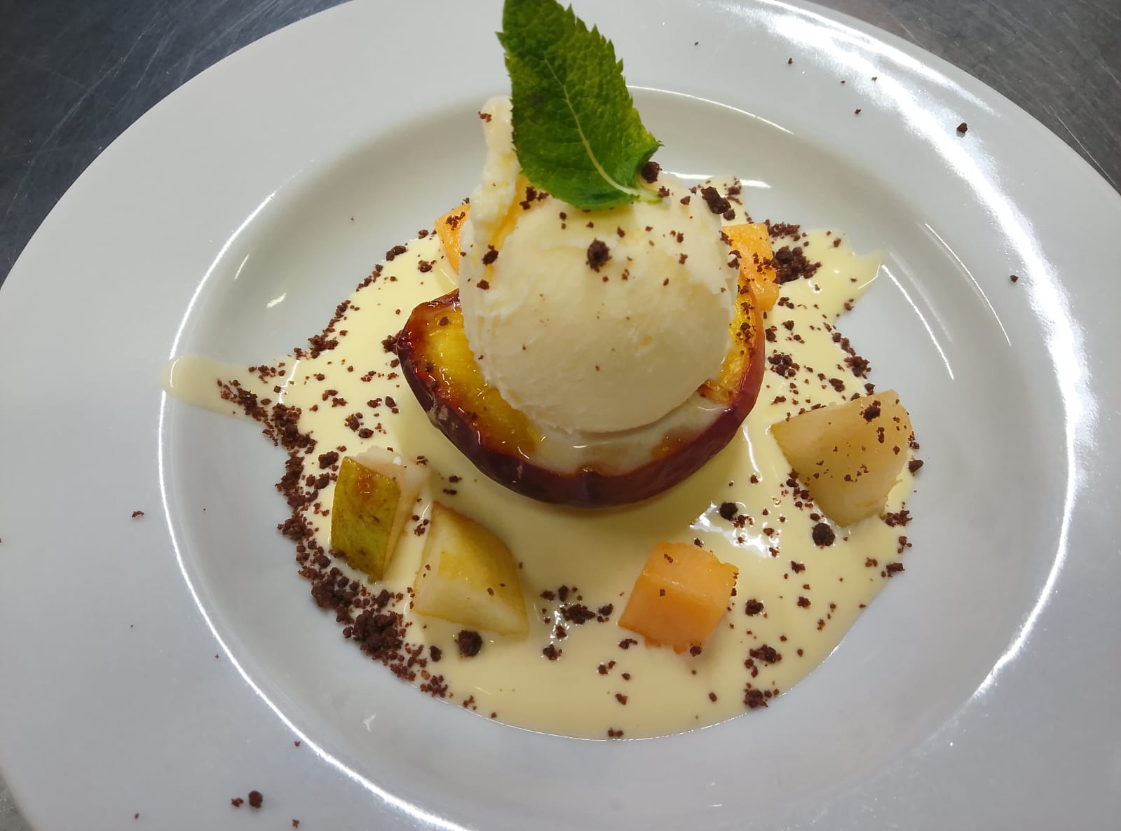 Pesca al forno con gelato al mandarino