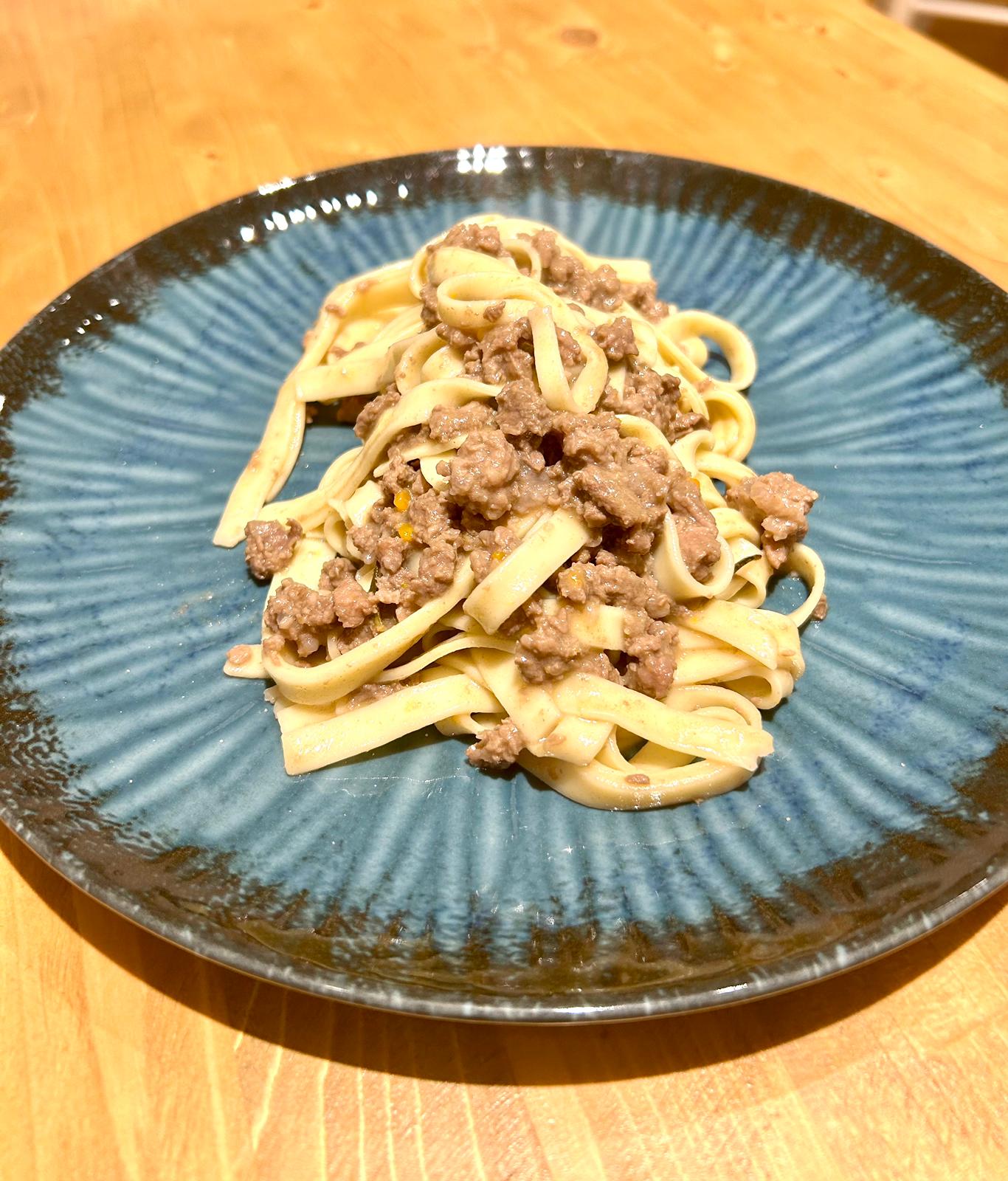TAGLIATELLE ARTIGIANALE AL RAGÚ BIANCO DI MANZO