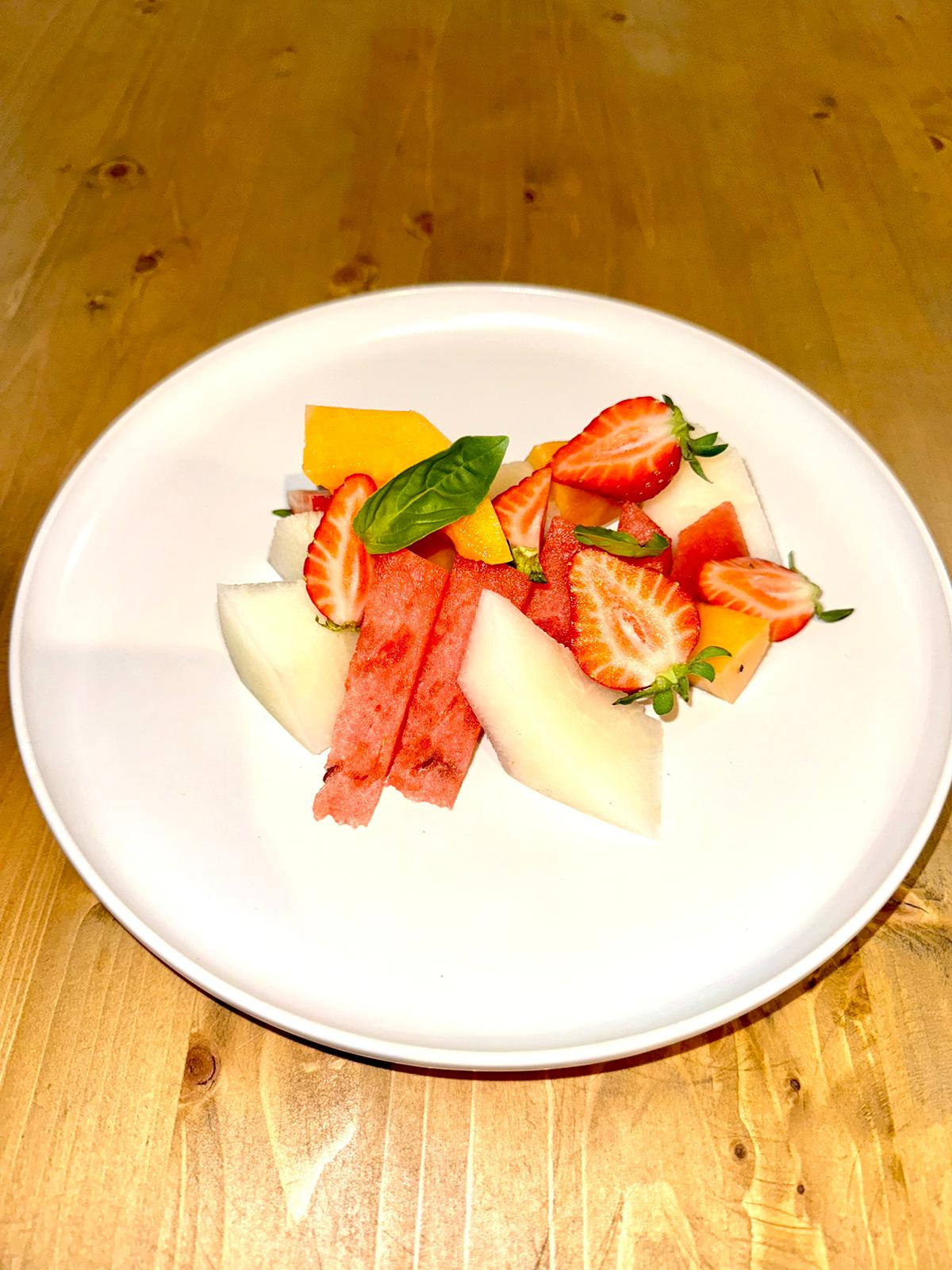 TAGLIATA DI FRUTTA FRESCA ESTIVA